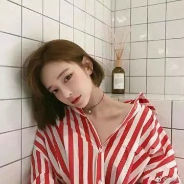 她爱他